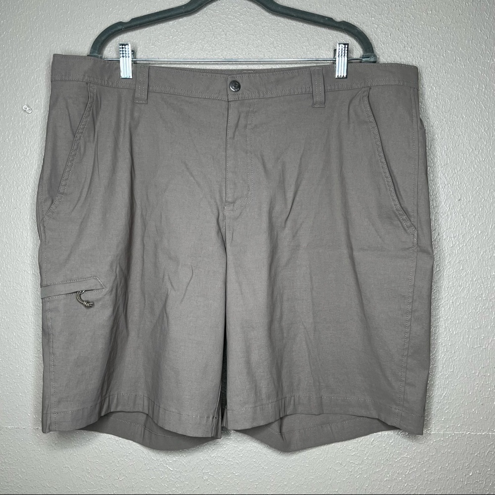 Columbia Mens Omni-Shield Advanced Repellency Taupe Shorts Size 42 10” Inseam